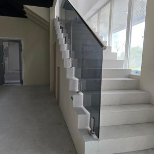 стеклянные лестничные ограждения